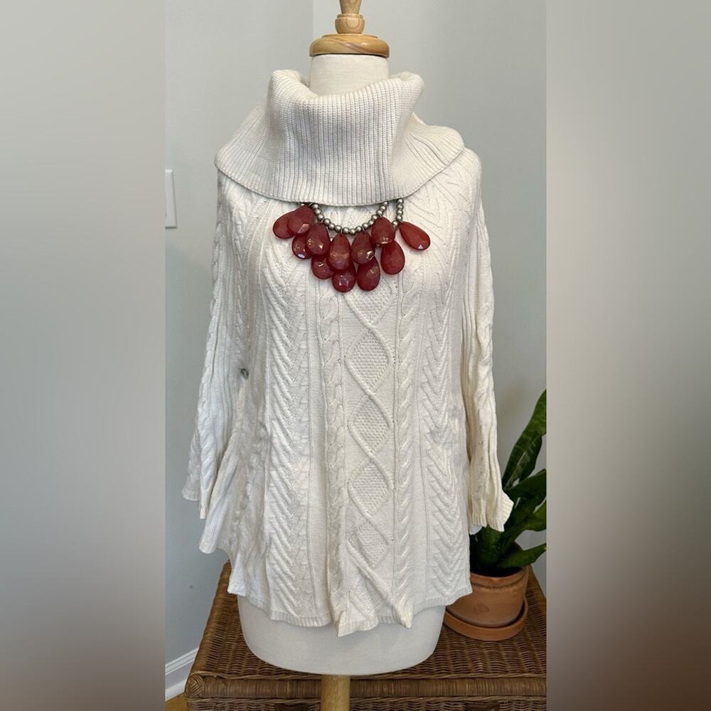White House Black Market Cable Knit Sweater Poncho Women’s XS (Runs bigger S/M)